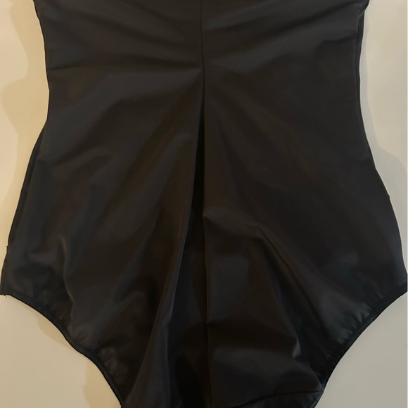 Maidenform Firm Control Hi-Waist Brief - Black. Medium Fits women 8-10 - Picture 8 of 9